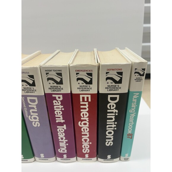 Nurses Reference Library Lot of 12 books, Assessment, Emergencies, and more... - Picture 11 of 16